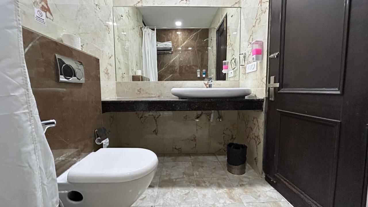 Park Studio Dlf Phase 2, Cyber City, Gurgaon Exterior photo